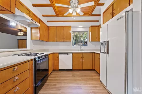 Kitchen - 45497 Poso Park Dr, Posey, CA 93260 photo 5 of 6
