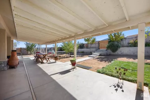 Exterior - 18200 Cheyenne Ave, Tehachapi, CA 93561 photo 8 of 9
