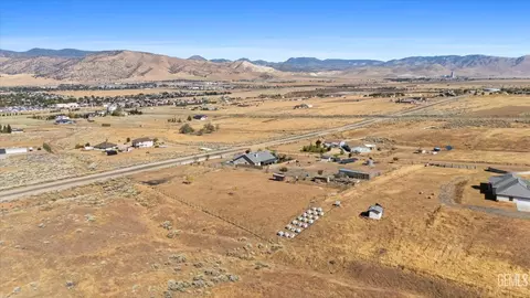 View/Area - 18200 Cheyenne Ave, Tehachapi, CA 93561 photo 5 of 7