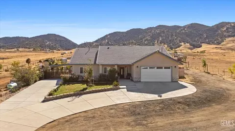 Exterior - 18200 Cheyenne Ave, Tehachapi, CA 93561 photo 3 of 9