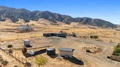 Exterior - 18200 Cheyenne Ave, Tehachapi, CA 93561 photo 4 of 9