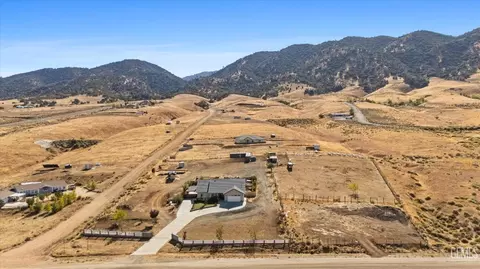 View/Area - 18200 Cheyenne Ave, Tehachapi, CA 93561 photo 4 of 7