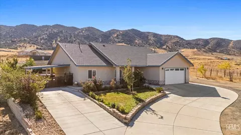 Exterior - 18200 Cheyenne Ave, Tehachapi, CA 93561 photo 2 of 9