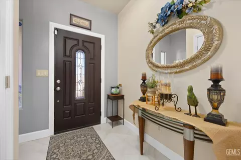 Entry Way - 18200 Cheyenne Ave, Tehachapi, CA 93561 photo 1 of 1