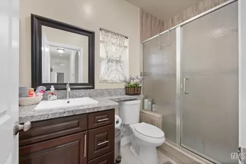 Bath - 18200 Cheyenne Ave, Tehachapi, CA 93561 photo 4 of 4
