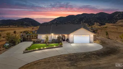 Exterior - 18200 Cheyenne Ave, Tehachapi, CA 93561 photo 1 of 9