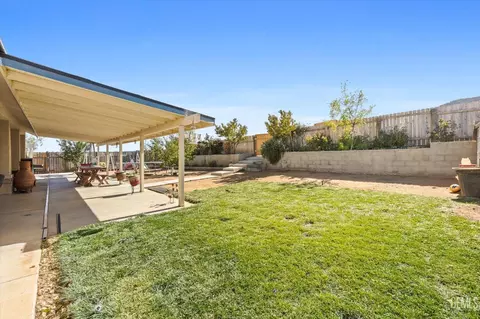 Exterior - 18200 Cheyenne Ave, Tehachapi, CA 93561 photo 7 of 9