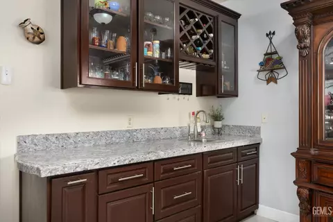 Kitchen - 18200 Cheyenne Ave, Tehachapi, CA 93561 photo 1 of 5