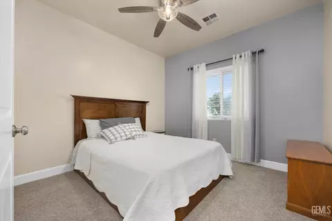 Bedroom - 18200 Cheyenne Ave, Tehachapi, CA 93561 photo 2 of 4