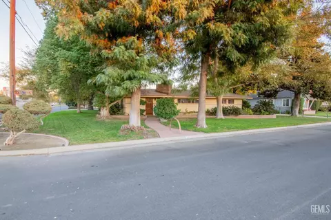 220 Oakbank Rd, Bakersfield, CA 93304