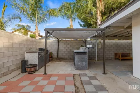 Exterior - 4000 Thatch Ave, Bakersfield, CA 93313 photo 4 of 5