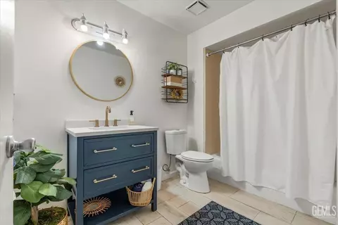Bath - 4000 Thatch Ave, Bakersfield, CA 93313 photo 1 of 3