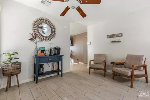 Entry Way - 4000 Thatch Ave, Bakersfield, CA 93313 photo 3 of 3