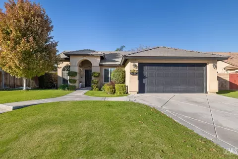 10906 Howell Mountain Dr, Bakersfield, CA 93312