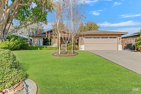 348 Douglas St, Bakersfield, CA 93308