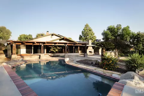 Exterior - 3605 Pinehurst Dr, Bakersfield, CA 93306 photo 9 of 11