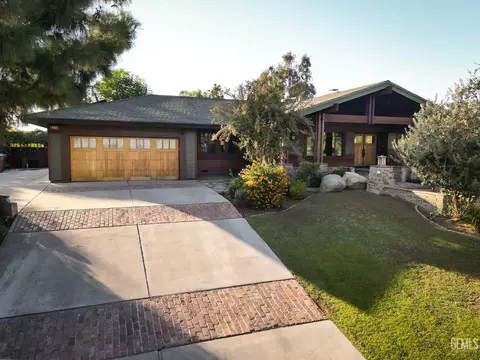 Exterior - 3605 Pinehurst Dr, Bakersfield, CA 93306 photo 2 of 11
