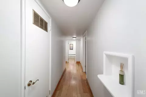 Entry Way - 3605 Pinehurst Dr, Bakersfield, CA 93306 photo 3 of 4