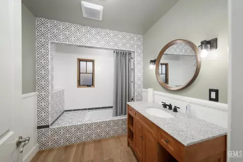 Bath - 3605 Pinehurst Dr, Bakersfield, CA 93306 photo 1 of 3