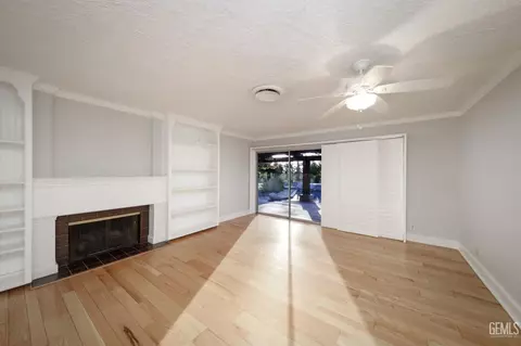 Living - 3605 Pinehurst Dr, Bakersfield, CA 93306 photo 3 of 4