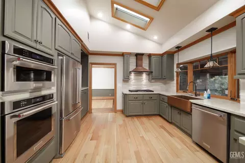 Kitchen - 3605 Pinehurst Dr, Bakersfield, CA 93306 photo 2 of 2