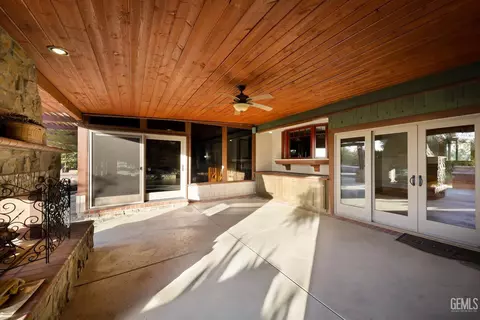 Exterior - 3605 Pinehurst Dr, Bakersfield, CA 93306 photo 4 of 11