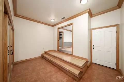 Entry Way - 3605 Pinehurst Dr, Bakersfield, CA 93306 photo 4 of 4
