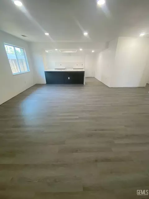 809 Jess St, Arvin, CA 93203 photo 2