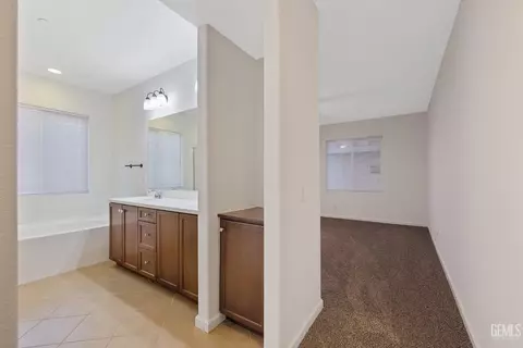 5130 Blue Brook Way, Bakersfield, CA 93313 photo 14