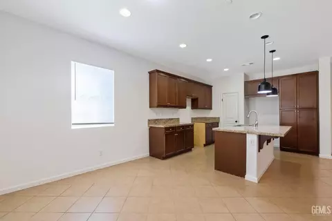 5130 Blue Brook Way, Bakersfield, CA 93313 photo 9