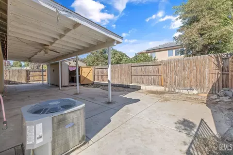 5130 Blue Brook Way, Bakersfield, CA 93313 photo 24