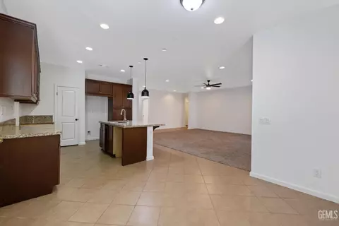 5130 Blue Brook Way, Bakersfield, CA 93313 photo 10
