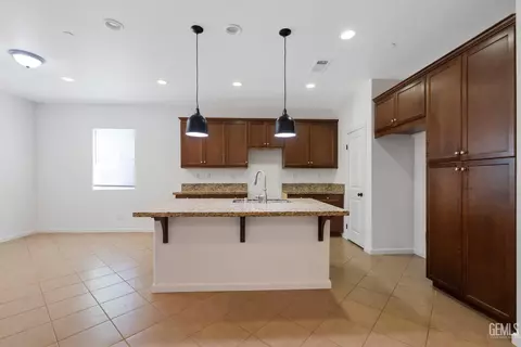 5130 Blue Brook Way, Bakersfield, CA 93313 photo 7
