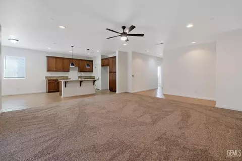 5130 Blue Brook Way, Bakersfield, CA 93313 photo 4