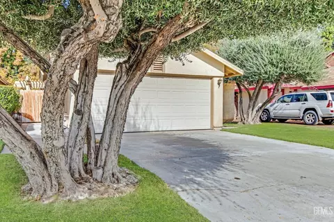 Exterior - 1112 Fairview Rd, Bakersfield, CA 93307 photo 17 of 17