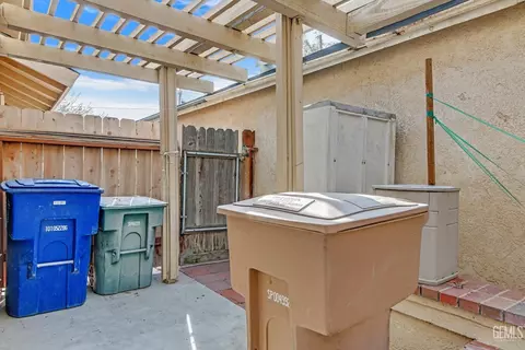 Exterior - 1112 Fairview Rd, Bakersfield, CA 93307 photo 15 of 17