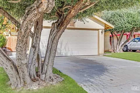 Exterior - 1112 Fairview Rd, Bakersfield, CA 93307 photo 2 of 17
