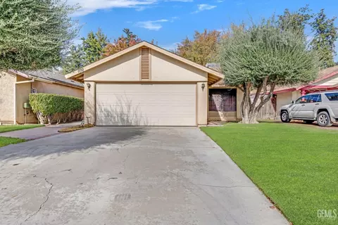 Exterior - 1112 Fairview Rd, Bakersfield, CA 93307 photo 4 of 17