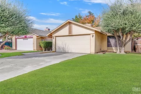 Exterior - 1112 Fairview Rd, Bakersfield, CA 93307 photo 16 of 17