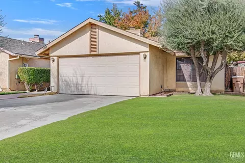 Exterior - 1112 Fairview Rd, Bakersfield, CA 93307 photo 3 of 17
