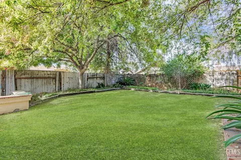 Exterior - 1112 Fairview Rd, Bakersfield, CA 93307 photo 12 of 17