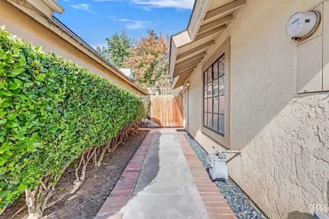 Exterior - 1112 Fairview Rd, Bakersfield, CA 93307 photo 5 of 17