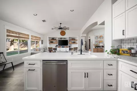 10102 Roehampton Ave, Bakersfield, CA 93312 photo 14