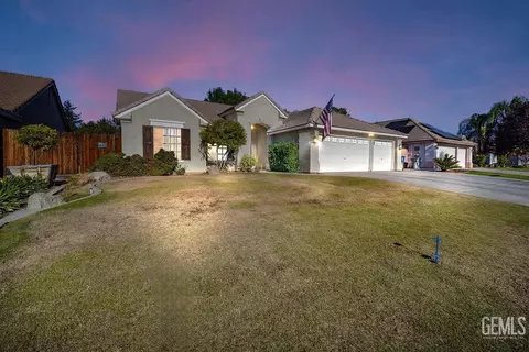 10102 Roehampton Ave, Bakersfield, CA 93312 photo 2