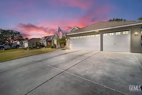 10102 Roehampton Ave, Bakersfield, CA 93312 photo 3