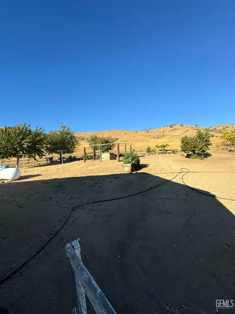 34767 Meadow View Ln, Caliente, CA 93518 photo 4