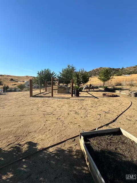 34767 Meadow View Ln, Caliente, CA 93518 photo 2