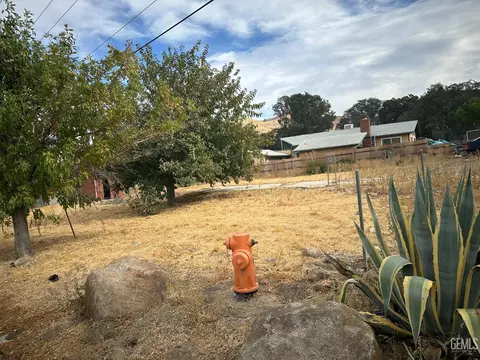 1 E Pioneer Pl, Bodfish, CA 93205 photo 2