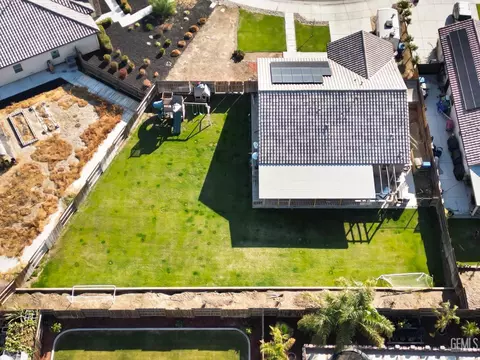 View/Area - 6016 Fire Opal Dr, Bakersfield, CA 93313 photo 3 of 4