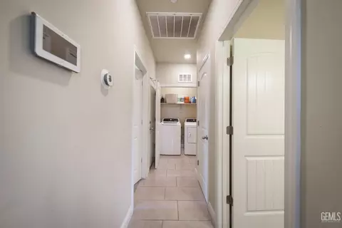 Entry Way - 6016 Fire Opal Dr, Bakersfield, CA 93313 photo 3 of 4